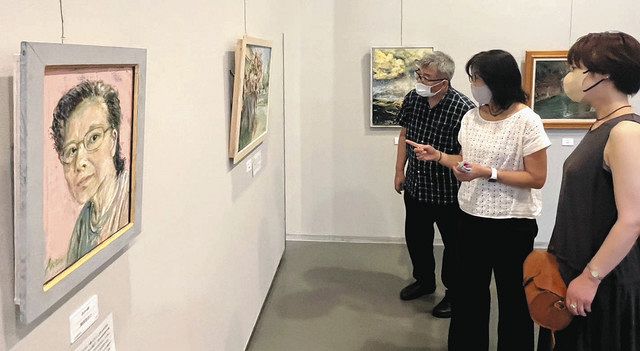 油絵の温かみが生きる人物画 飯田市美術博物館で絵画教室作品展：中日