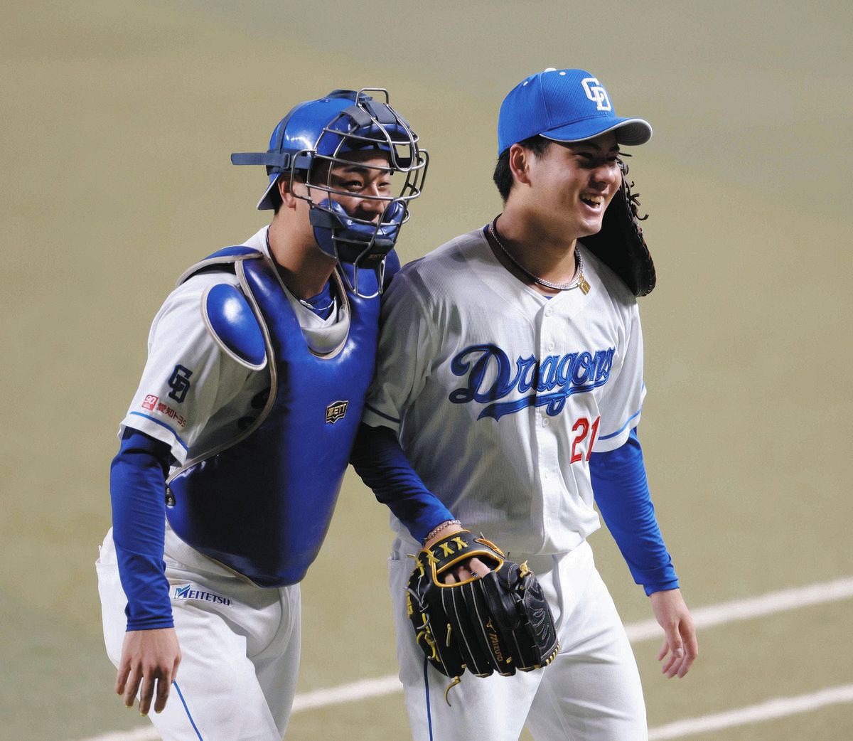 中日ドラゴンズ　ガチャ　石伊雄太選手　当たり大型缶バッジ 値下げ 9/2〜 中日ドラゴンズ 当たり 大型 缶バッジ ガチャ 石伊