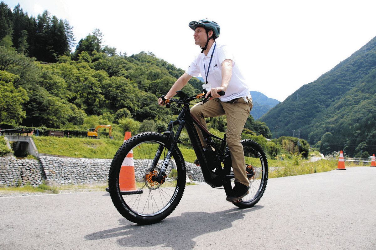 長野・大鹿村をマウンテンバイクで観光振興 ドイツ出身の協力隊員