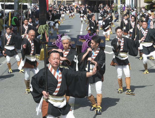 飯田お練りまつり2022＞ 勇壮に開幕「そーれ」：中日新聞Web