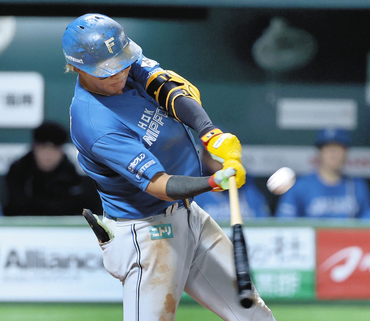 日本ハム・水谷瞬、4回に右翼ポール直撃のソロ本塁打、古巣に恩返しの