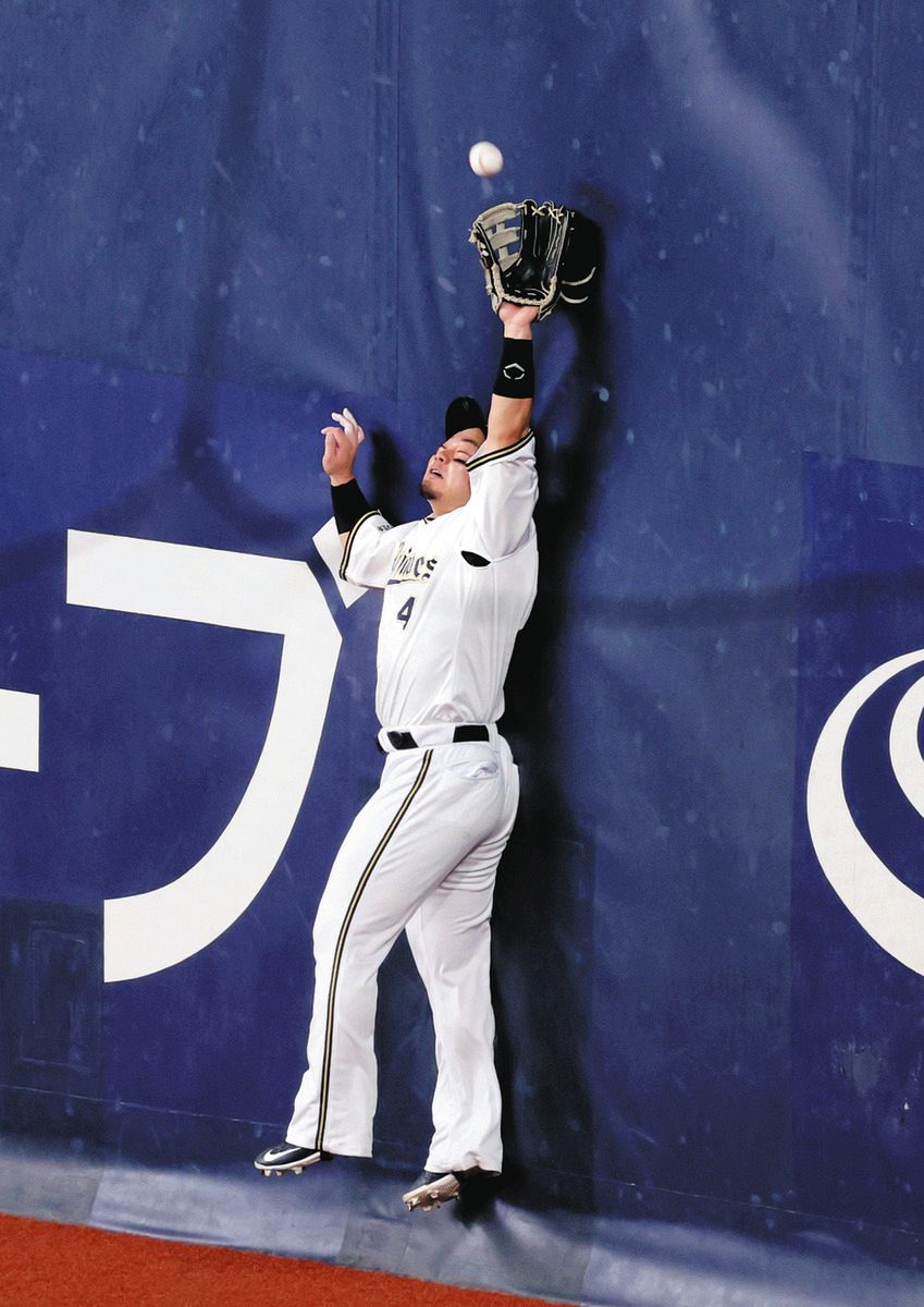 ◇オリックス森友哉・捕手がライト守備で超ファインプレー【写真