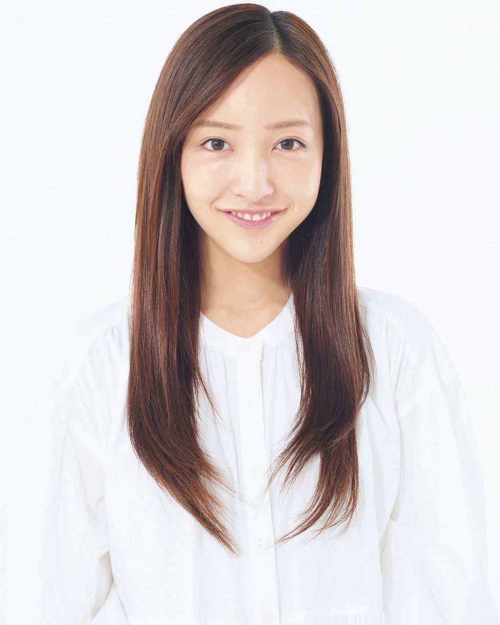 板野友美 お腹に手をあて感動をつづる「神秘的な毎日…母になるって