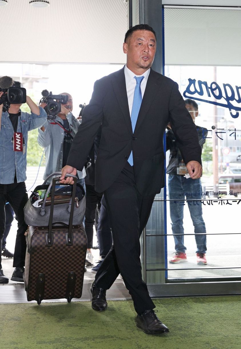 松中信彦氏、中日と契約を交わしコーチ就任「今は『やってやるぞ