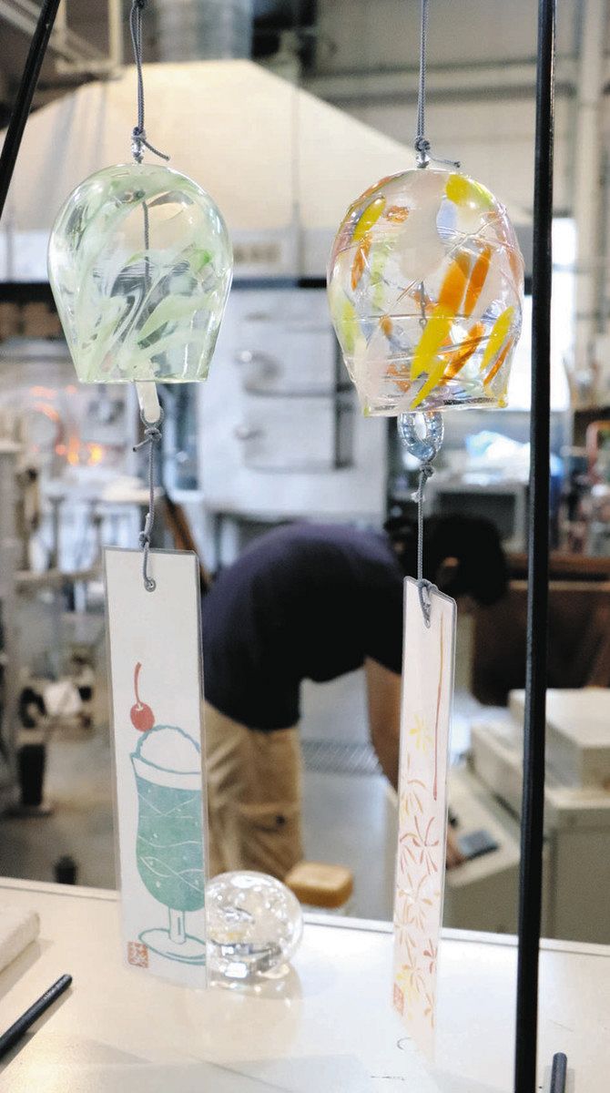 ガラス細工で熱い夏を涼しく 岡崎の工房で風鈴など制作最盛期：中日新聞Web