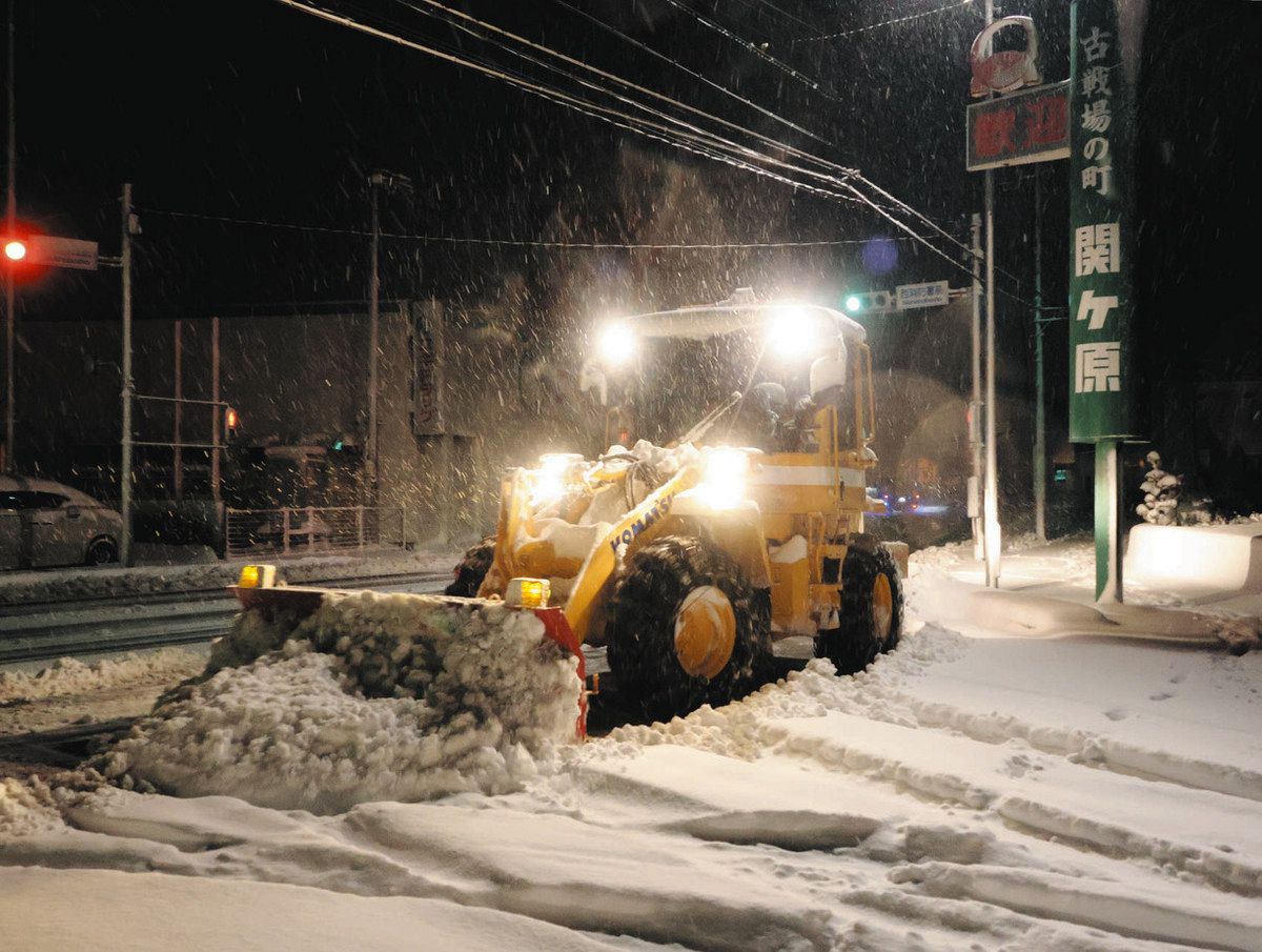 関ケ原町職員が除雪作業に奮闘 大雪シーズンの町民の生活守る：中日新聞Web