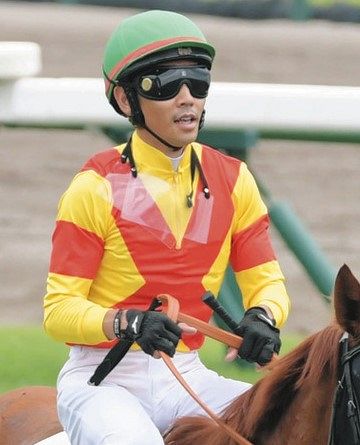 浜中騎手 通算300勝 記念ジャージ サイズL 競馬 ジャンパー 戸崎圭太がJRA通算1300勝を達成！史上28人、現役14人目