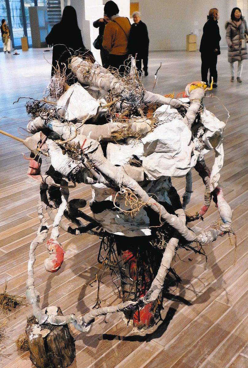 自然と命の尊さ、祈りの彫刻に 東京で現代アート展：中日新聞Web