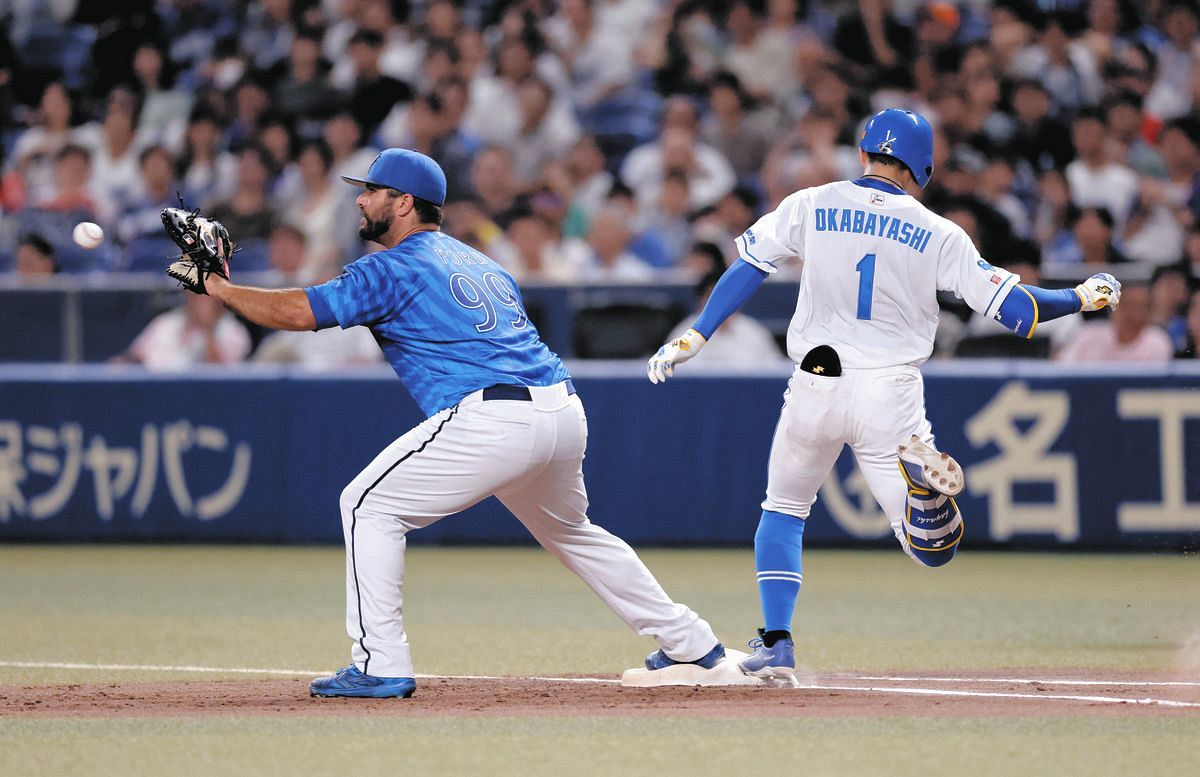 荒木雅博の目】DeNA・フォードのミス指摘「牧が打球のバウンドに合わせ