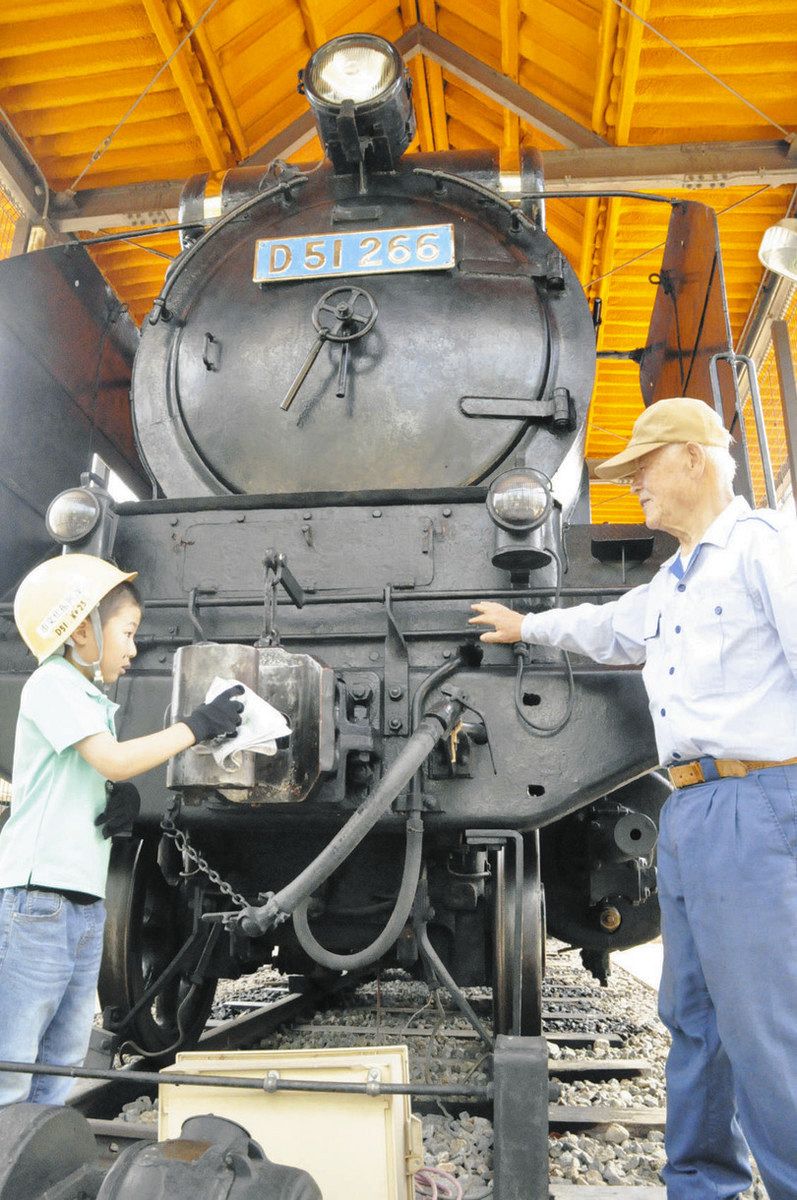 鉄道ファンらSLきれいに 「中津川市D51会」一斉清掃：中日新聞Web