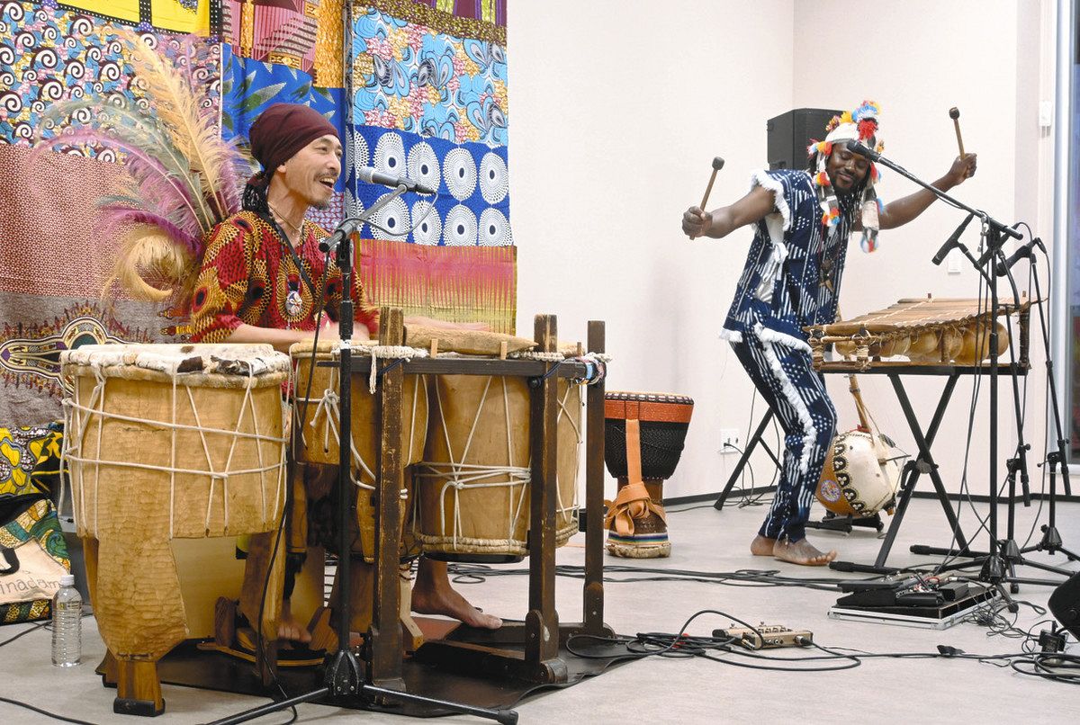 木琴「バラフォン」や打楽器「ンゴマ」 アフリカの音楽と踊り楽しむ演奏会：中日新聞Web