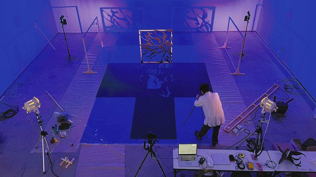 石田尚志さんが公開制作 金沢21美「BLUE」展:北陸中日新聞Web 石田尚志さんが公開制作 金沢21美「BLUE」展:北陸中日新聞Web