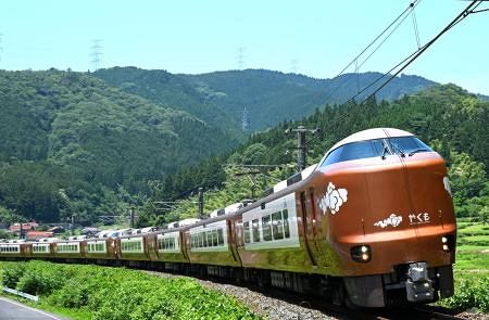 最後の国鉄特急形電車を追う 伯備線で381系がラストラン：中日