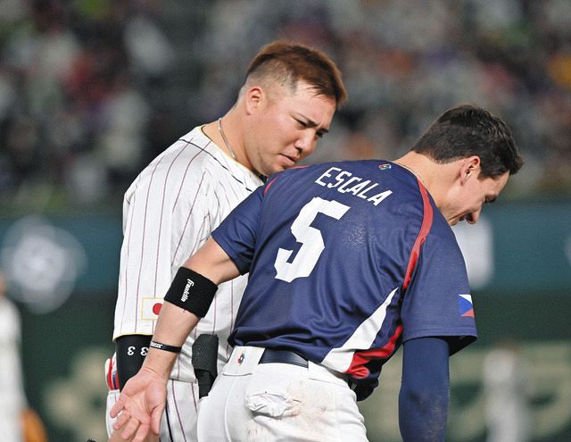 侍・山川穂高が謝罪、佐々木朗希に死球を受けたチェコのエスカラに歩み寄り、話しかける【WBC・日本－チェコ】：中日スポーツ・東京中日スポーツ
