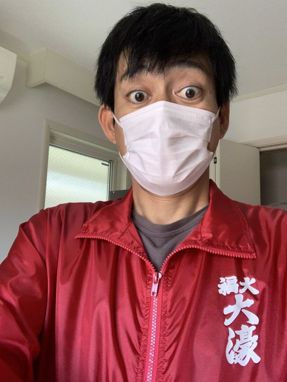 博多華丸が母校の福岡大大濠高校を熱烈応援 ジャンパー姿でセンバツ準々決勝観戦 中日スポーツ 東京中日スポーツ