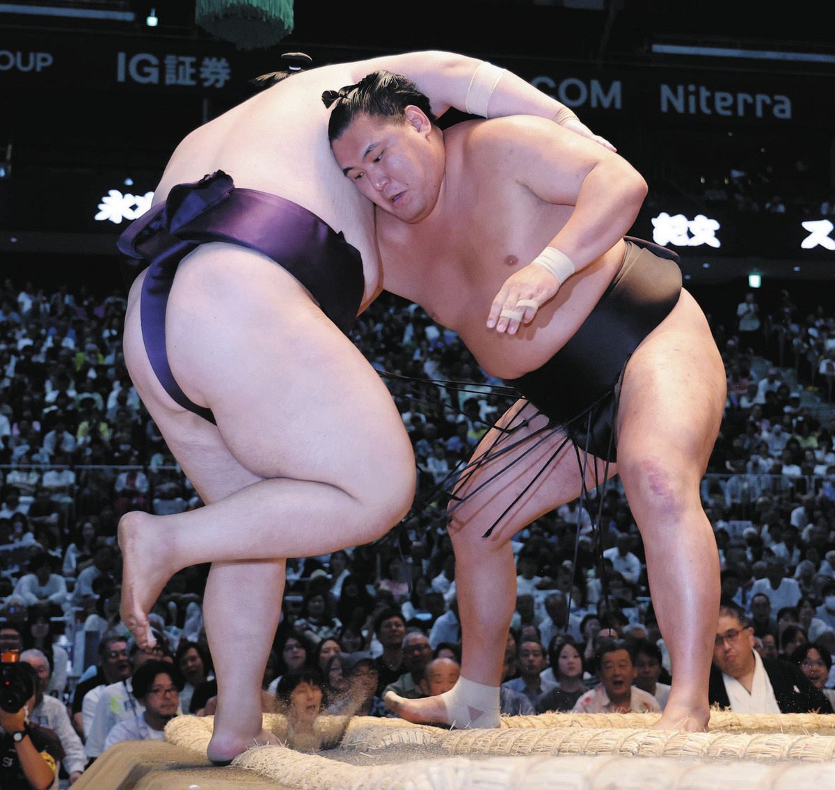 横綱豊昇龍、休場明け初日白星「気持ち的に楽」 黒星発進の大の里には