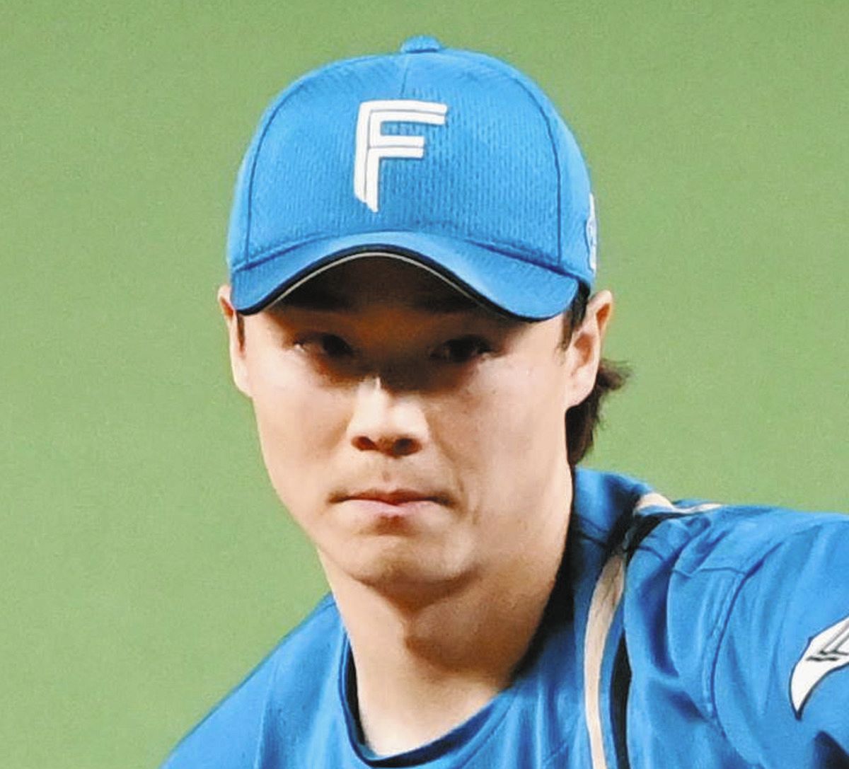 日本ハム】6番起用の先発・山崎福也、第1打席は四球選ぶ 笑顔でベンチ