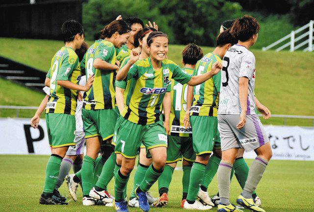 ｆｃくノ一 広島に快勝 なでしこリーグ 中日新聞web