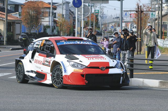 ドライバーのサインもらって興奮 ラリージャパン 豊田スタジアム熱気 中日新聞web