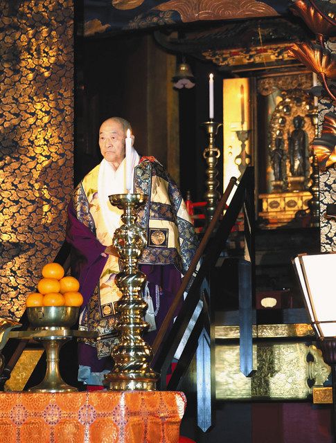 回向柱に触れ、祈る 長野市・善光寺御開帳始まる：中日新聞Web