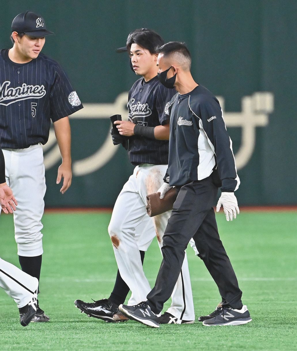 ロッテ】ドラ3新人の小川龍成内野手が負傷退場、ニ盗時に右膝ひねる
