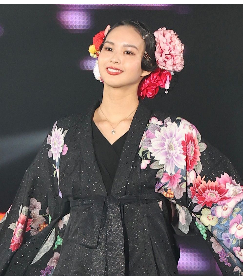 貴乃花氏&河野景子の次女タレントの白河れいが31日の契約満了をもって