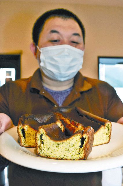 人気のアオサノリ入りチーズケーキ「ヤグチ〜」＝紀北町船津の「ビストロモンテメール」で 