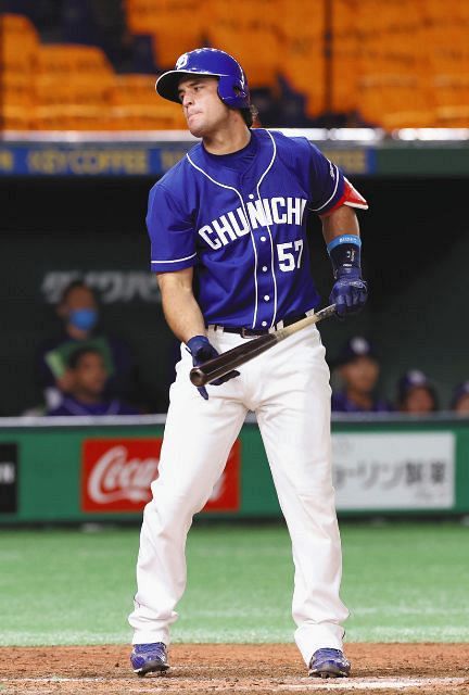 中日A・マルティネス、1軍デビューは空振り三振 支配下契約のわずか2