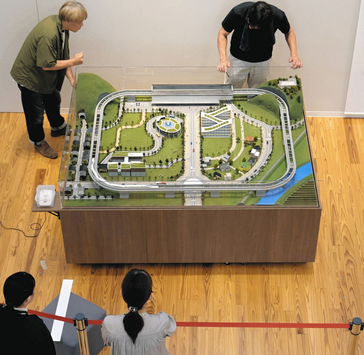 未来のリニア三重県駅 亀山で模型展示：中日新聞Web