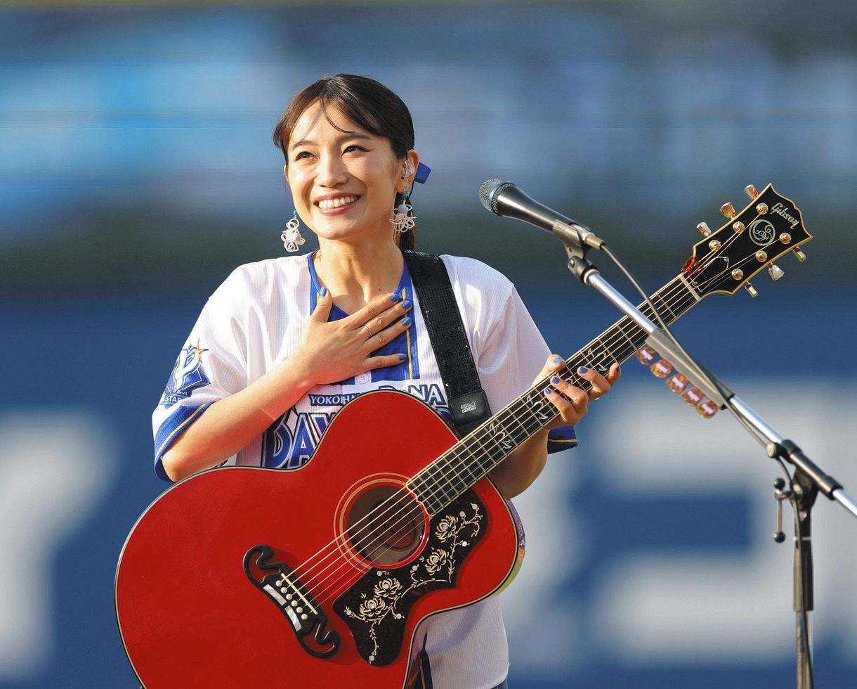 miwa、DeNAー中日戦前にミニライブ「拍手にパワーもらった」始球式の 