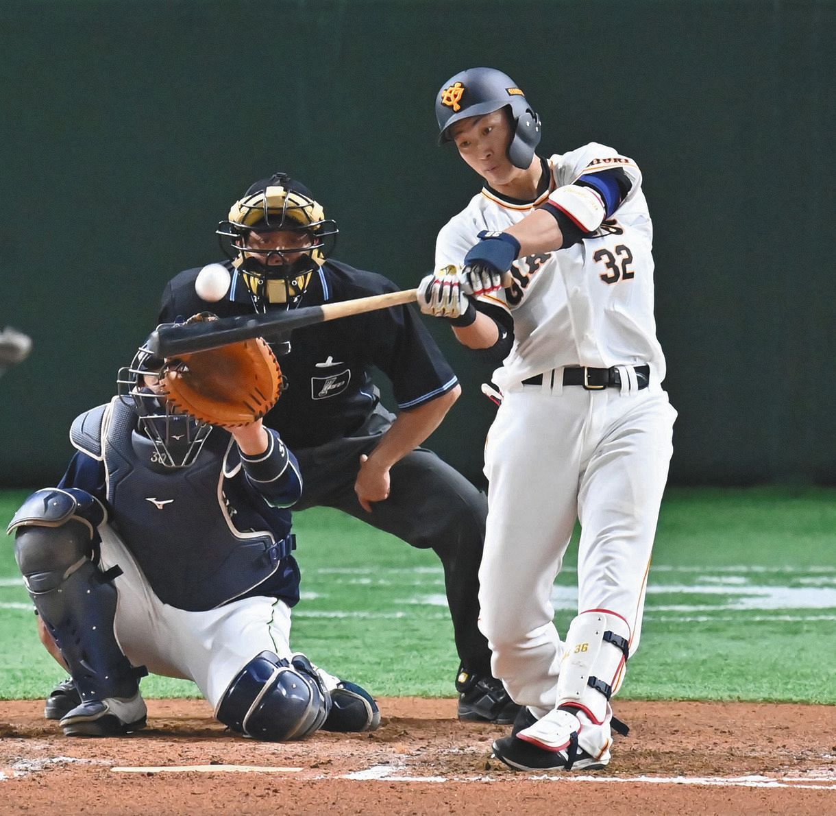 古巣に恩返しの特大 移籍1号 巨人 広岡大志がツバメ守護神 石山から左翼席にドカ ン 中日スポーツ 東京中日スポーツ