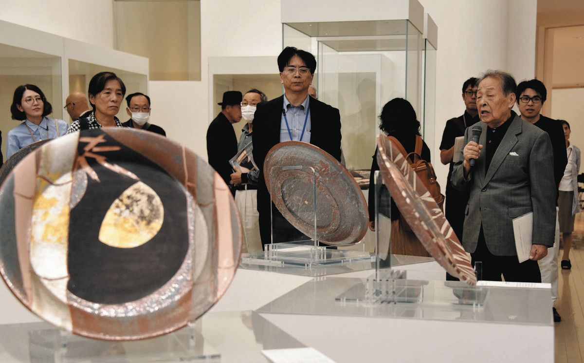 極めた「志野」集大成の作品 多治見・県現代陶芸美術館で若尾