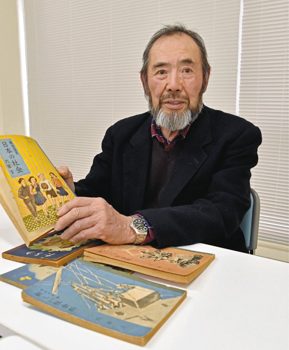 軍国主義、墨塗り、タブレット化・・・学びの手引き「教科書」は社会を