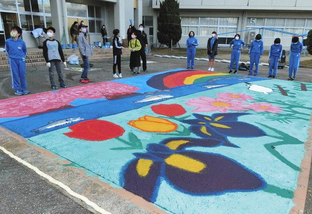 行事中止悲しいけど 大きな絵 思い出 砺波 庄東小児童描く 北陸中日新聞web