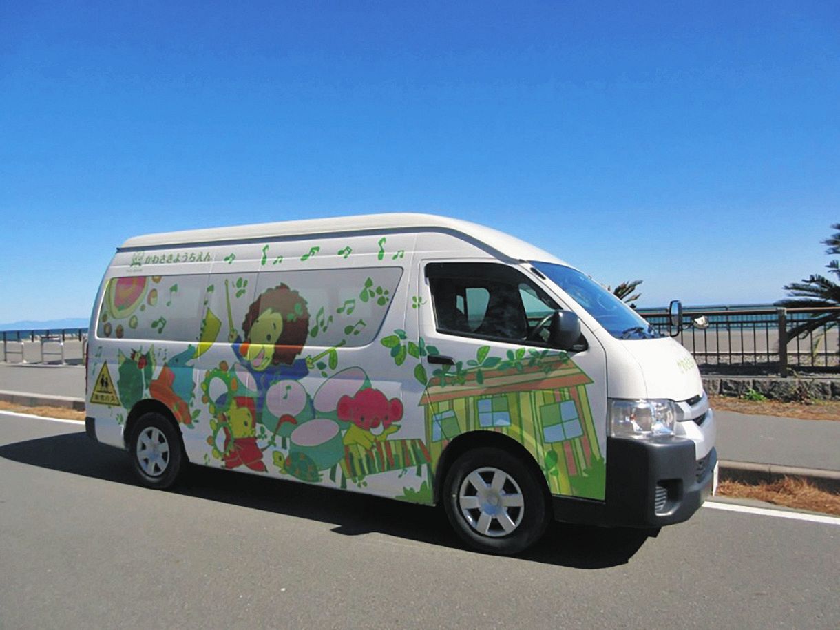 3歳児置き去り死”の通園バスは車体全面にデザイン…外から車内の様子を確認しづらく：中日スポーツ・東京中日スポーツ