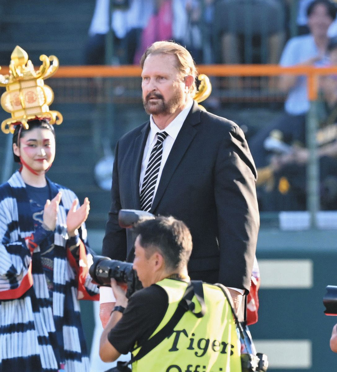 甲子園100周年記念ボール近本 （阪神・佐藤輝明のホームラン