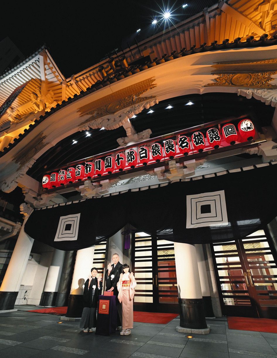 写真 成田屋カラーの柿色にライトアップされる銀座 歌舞伎座 中日スポーツ 東京中日スポーツ