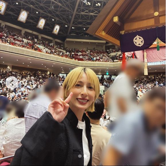 ◇奥菜恵、力士4人とのショット「めちゃくちゃ嬉しそう！」【写真複数