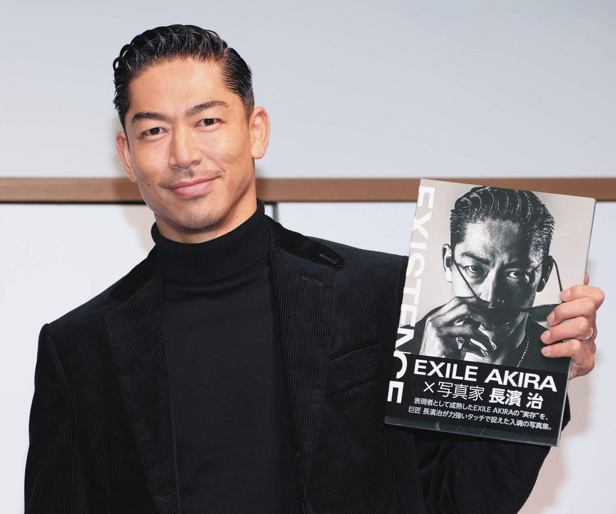 AKIRA、「ATSUSHIはEXILEの顔」と完全復帰に感激、写真集刊行記念の