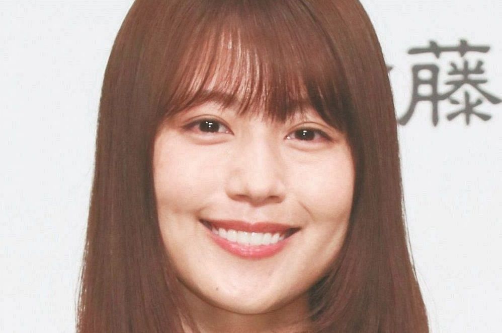 有村架純、真っ赤なスカートで美脚を披露 2026年初インスタ投稿に