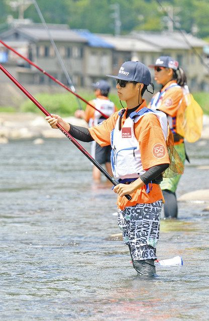 中高生らアユ友釣りの腕を競う 郡上高・山田さんが優勝：中日新聞Web