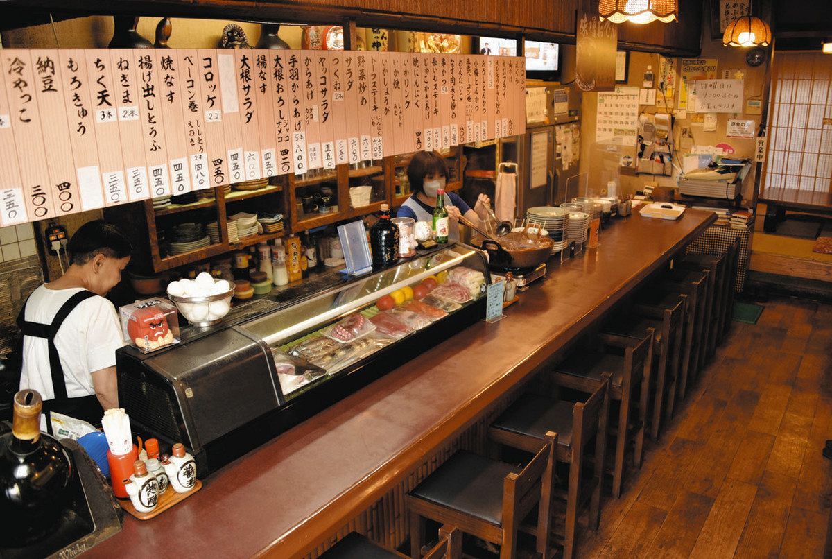 のぶ味の店内。創業当時の雰囲気を受け継いでいる＝多治見市小田町で