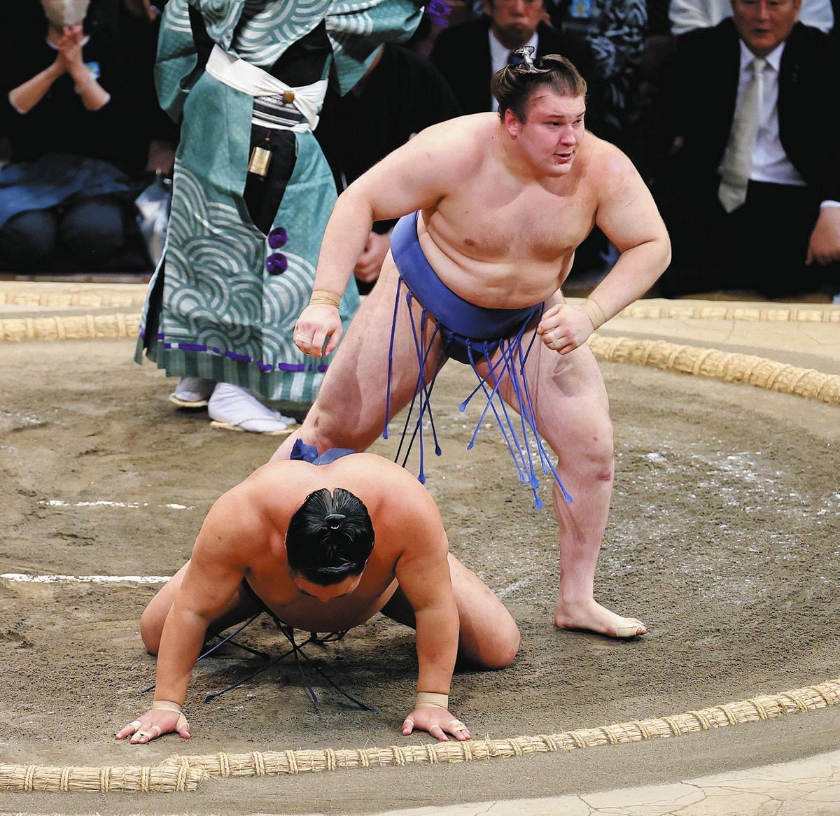 安青錦、優勝決定戦で横綱豊昇龍破り21歳8カ月で初優勝…大関昇進グイッ