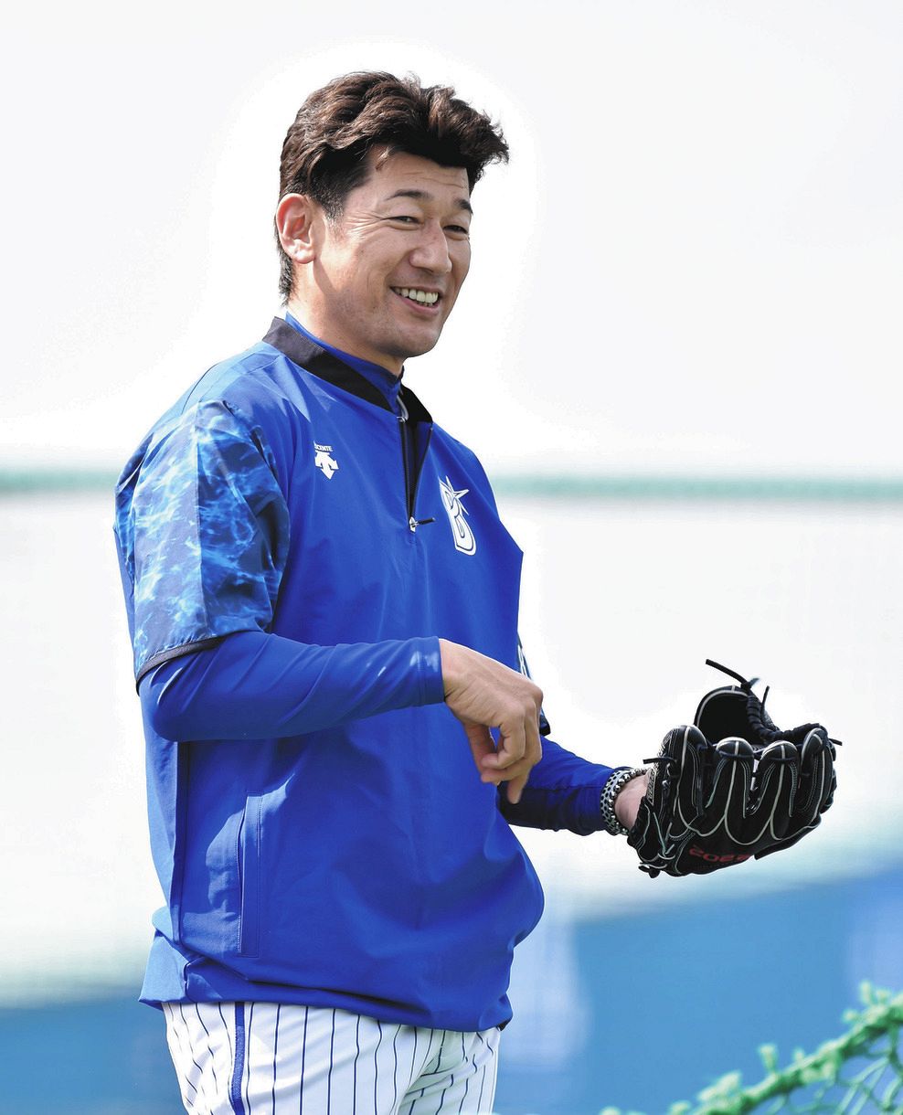 ２年連続でキャンプ初日に打撃投手を務めた三浦監督