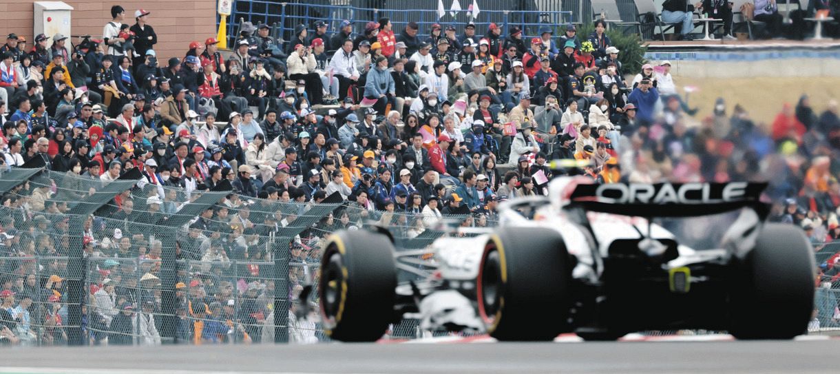 写真特集・決勝】F1日本グランプリ 春の鈴鹿に26万人の大観衆：中日新聞Web