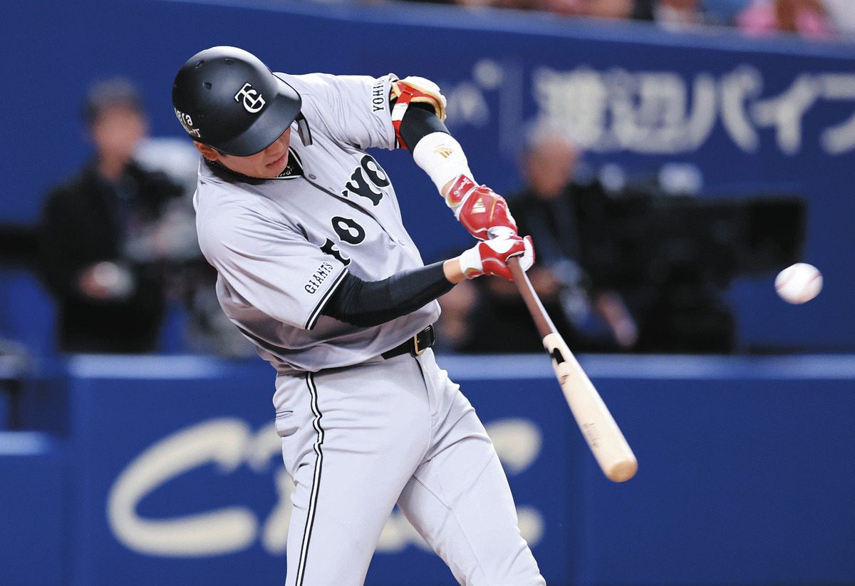 巨人・坂本勇人、初回のチャンスにきっちり中犠飛、先制点たたき出す