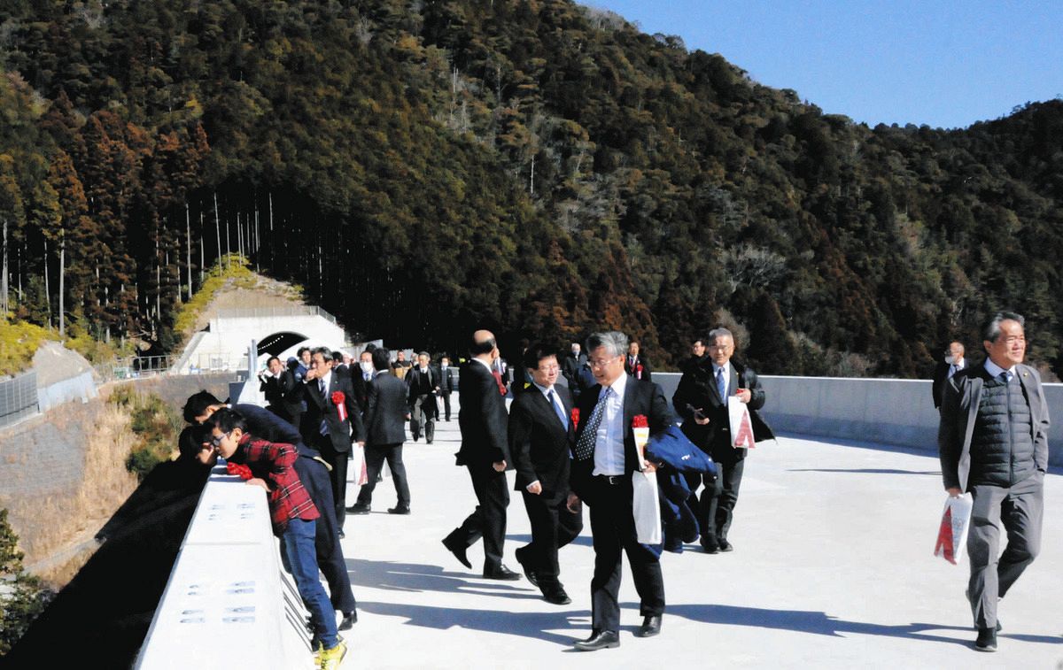 鳳来峡ー東栄IC間、最長の「三遠道路7号橋」が完成 現地で渡り初め