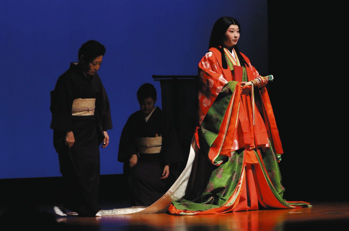 16キロ！！十二単着付け実演 岐阜で着物文化普及のため無料講座開催