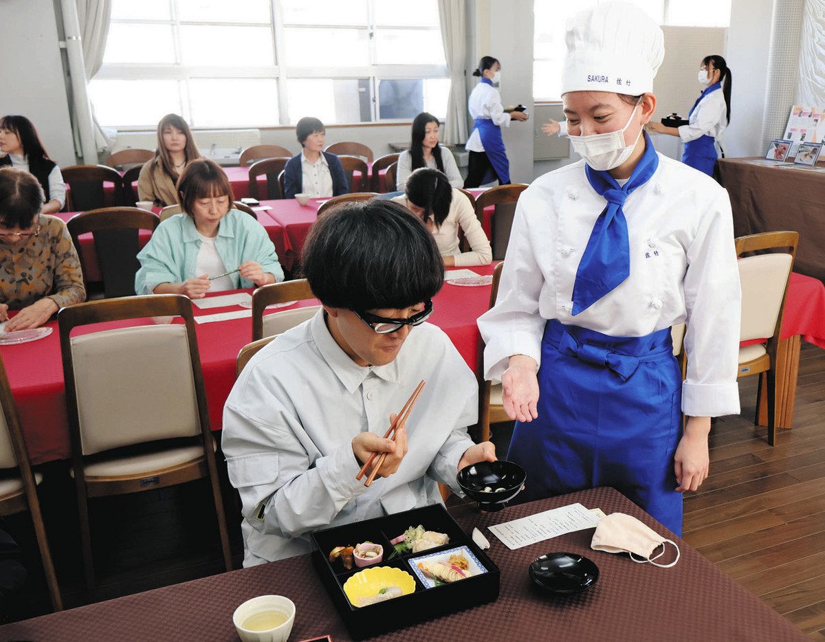 高3生、学びの集大成を披露 ：中日新聞Web