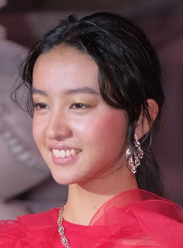 Koki,美しい景色をバックにモデルならではのポージング披露:中日スポーツ・東京中日スポーツ